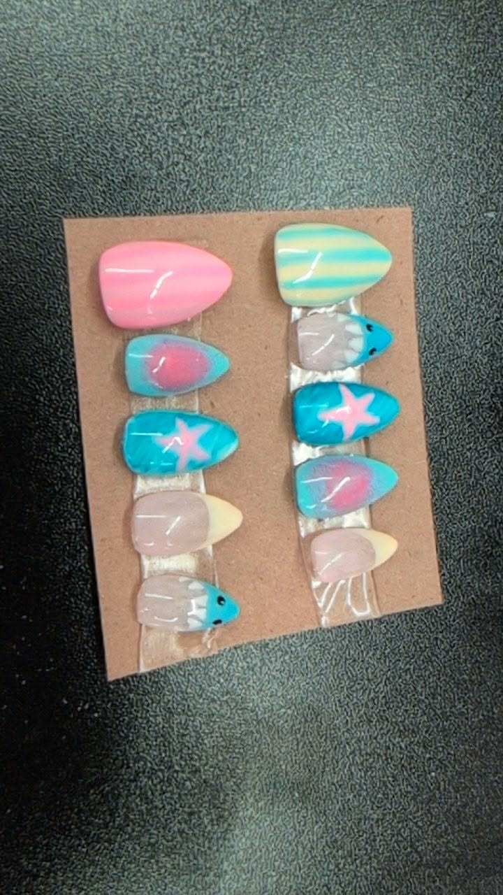 Beach-themed press-on nail set with starfish and shell nail art